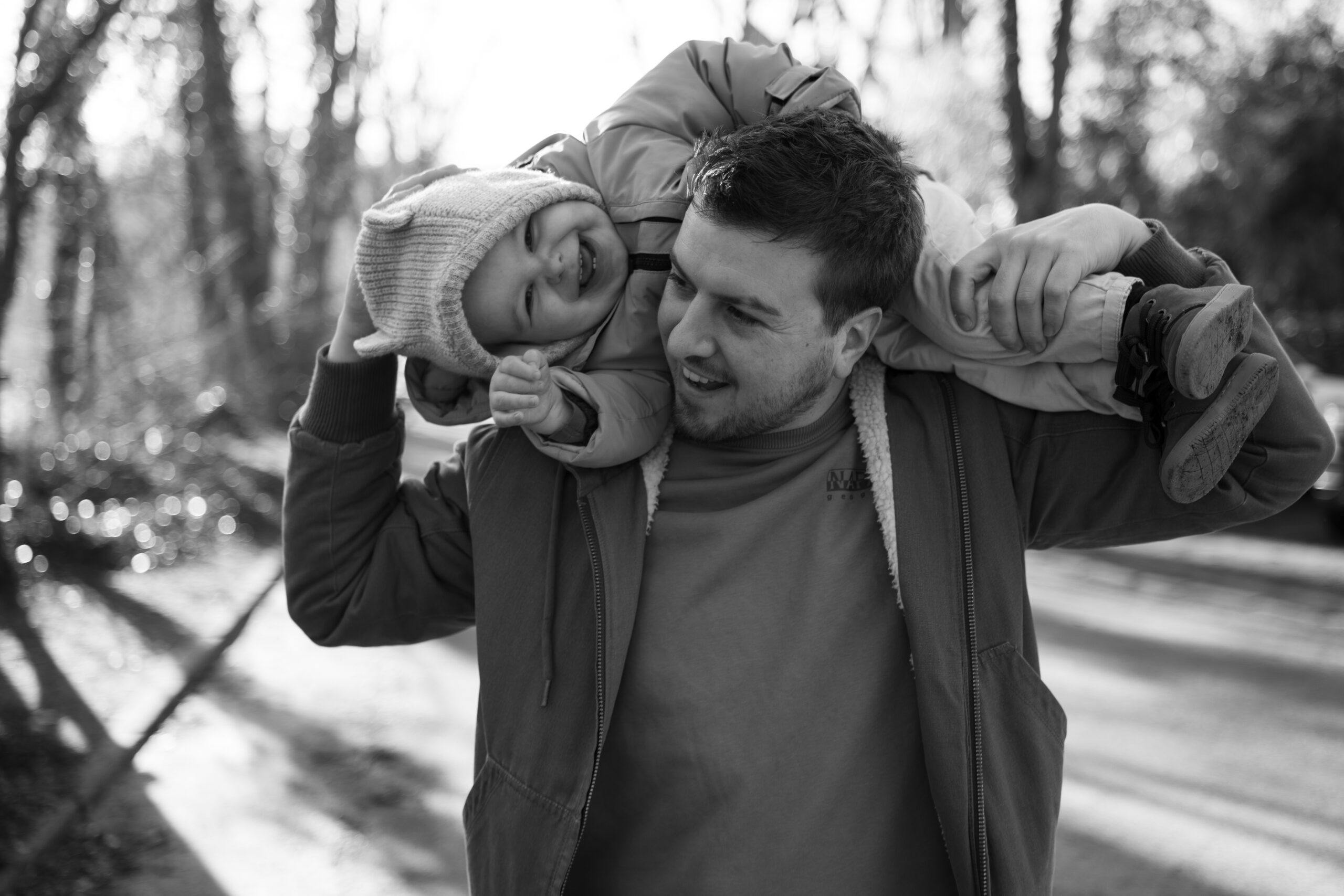 Reviews & Kind Words. papa en zoon tijdens een day in a life fotoshoot