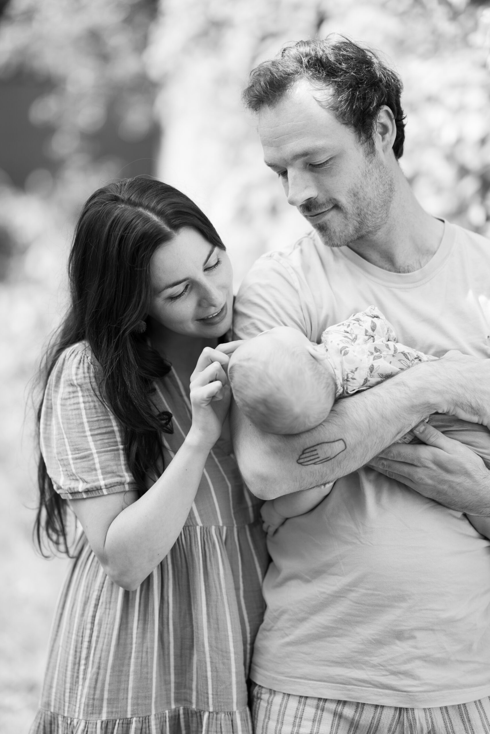 Newborn fotograaf legt gezin vast