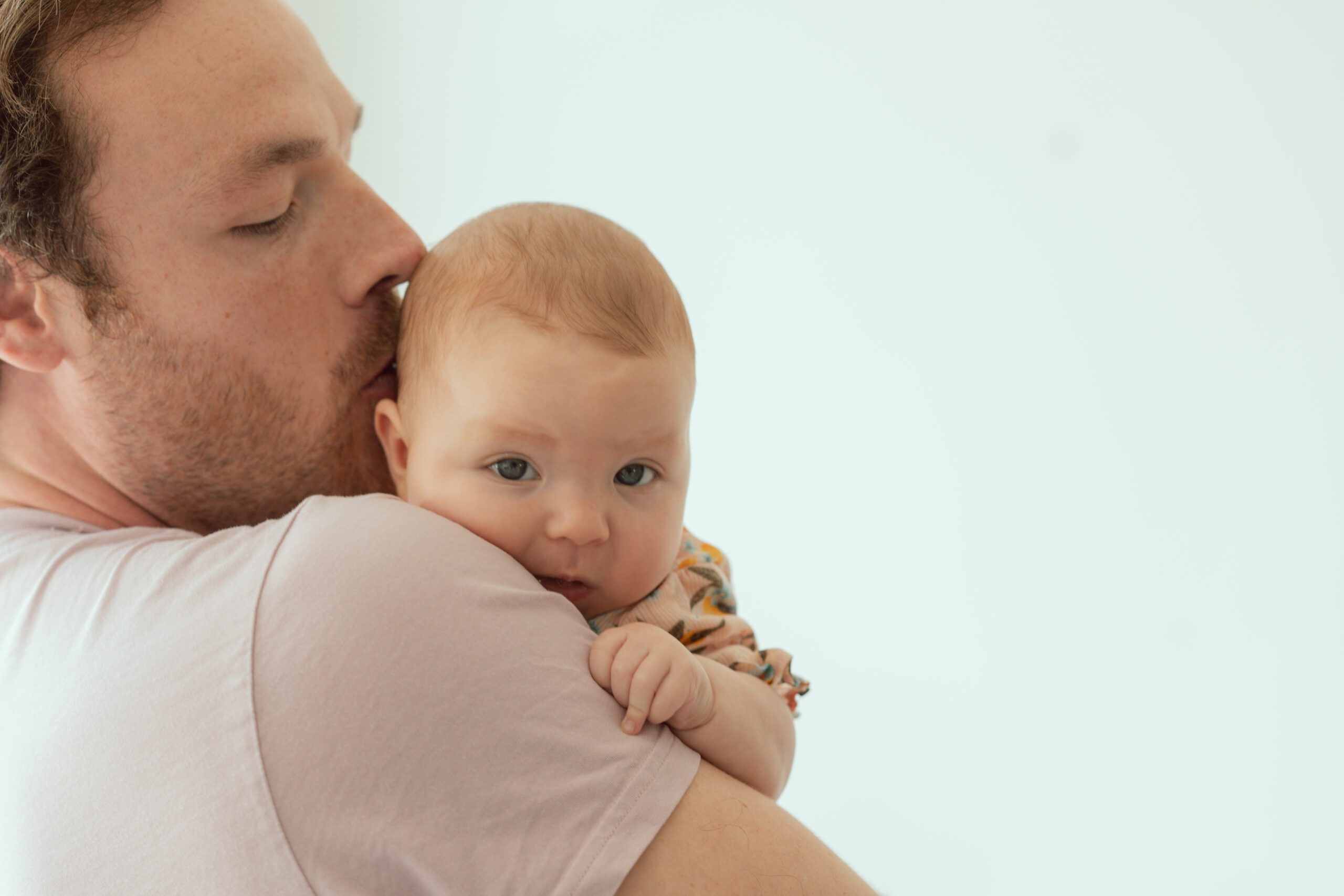 Papa en dochter tijdens hun baby fotoshoot