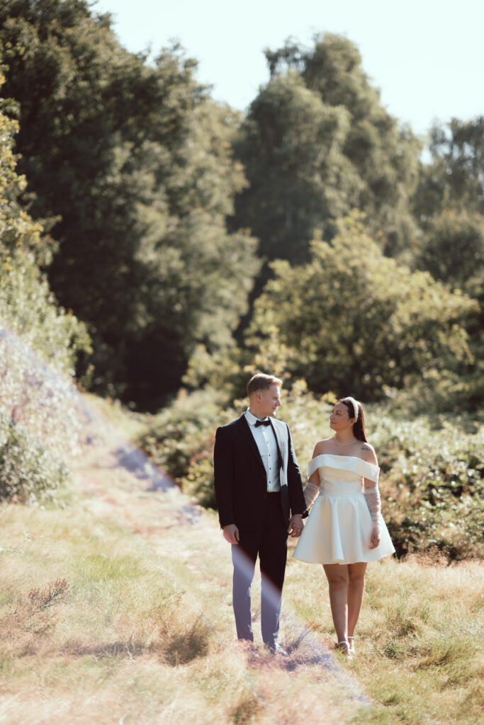 Fotograaf Brussel legt huwelijksshoot spontaan vast van koppel